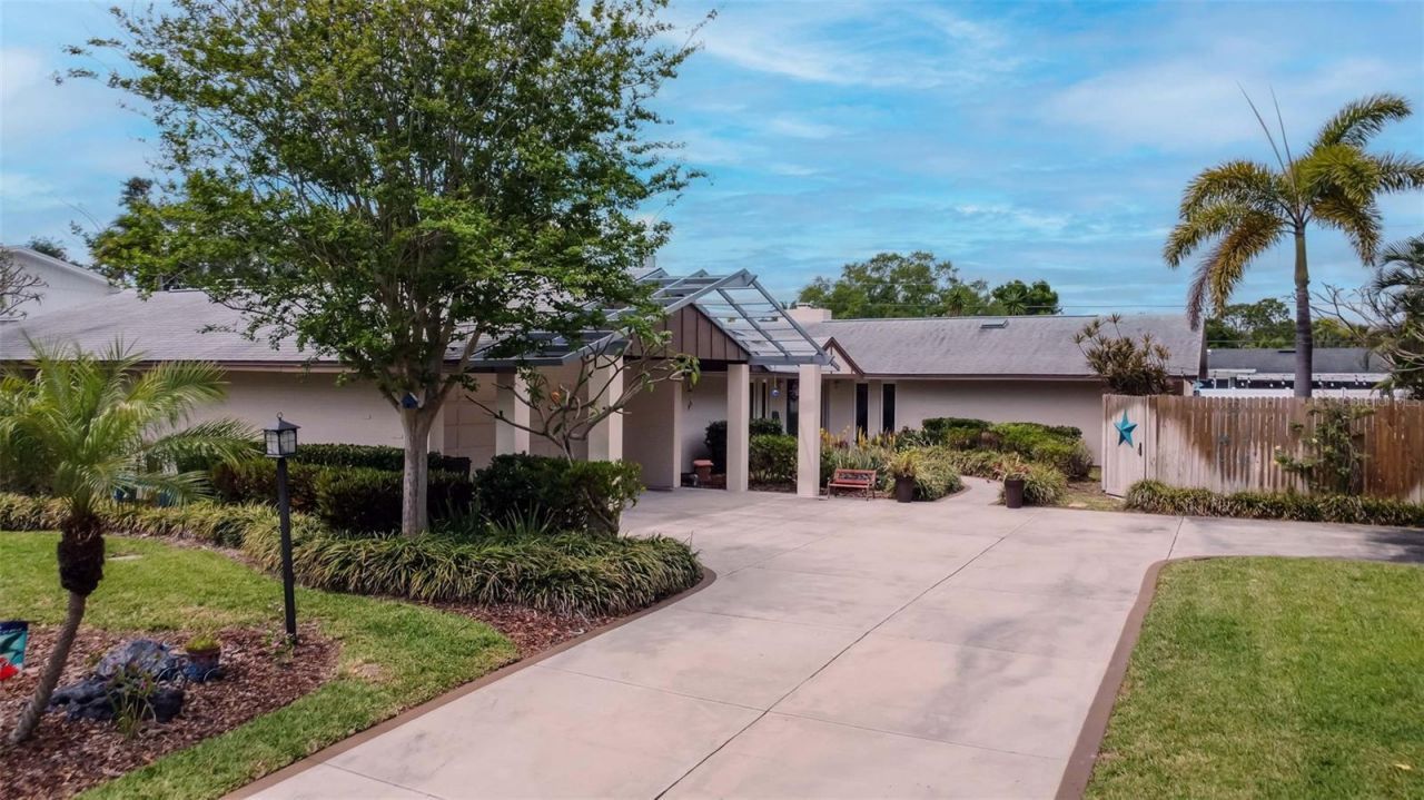8233 Forest Circle, Seminole, FL 33776 Photo