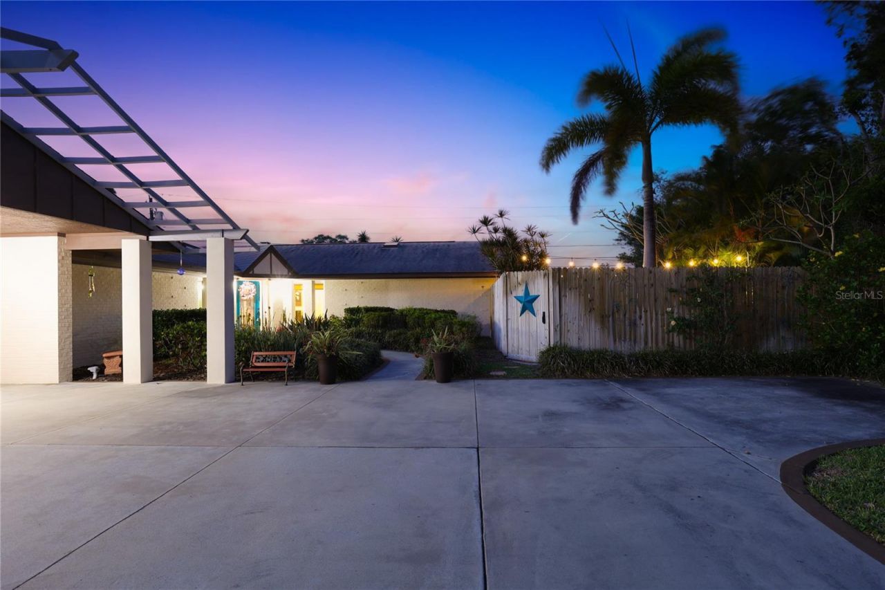 8233 Forest Circle, Seminole, FL 33776 Photo