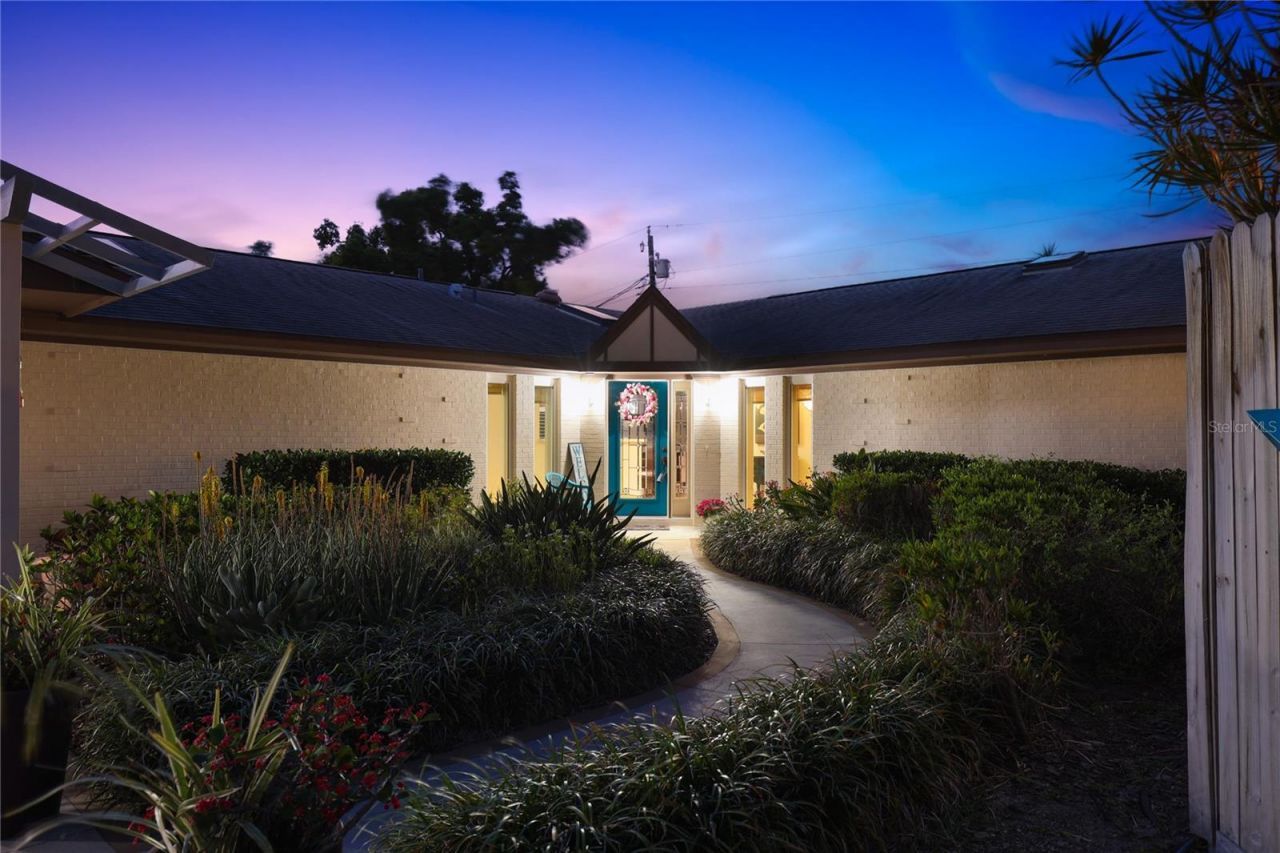 8233 Forest Circle, Seminole, FL 33776 Photo