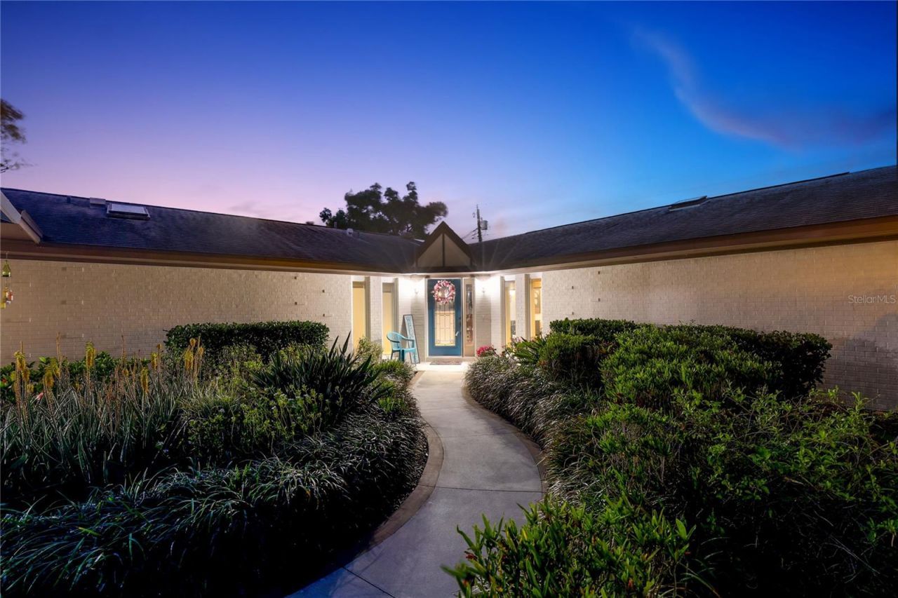 8233 Forest Circle, Seminole, FL 33776 Photo