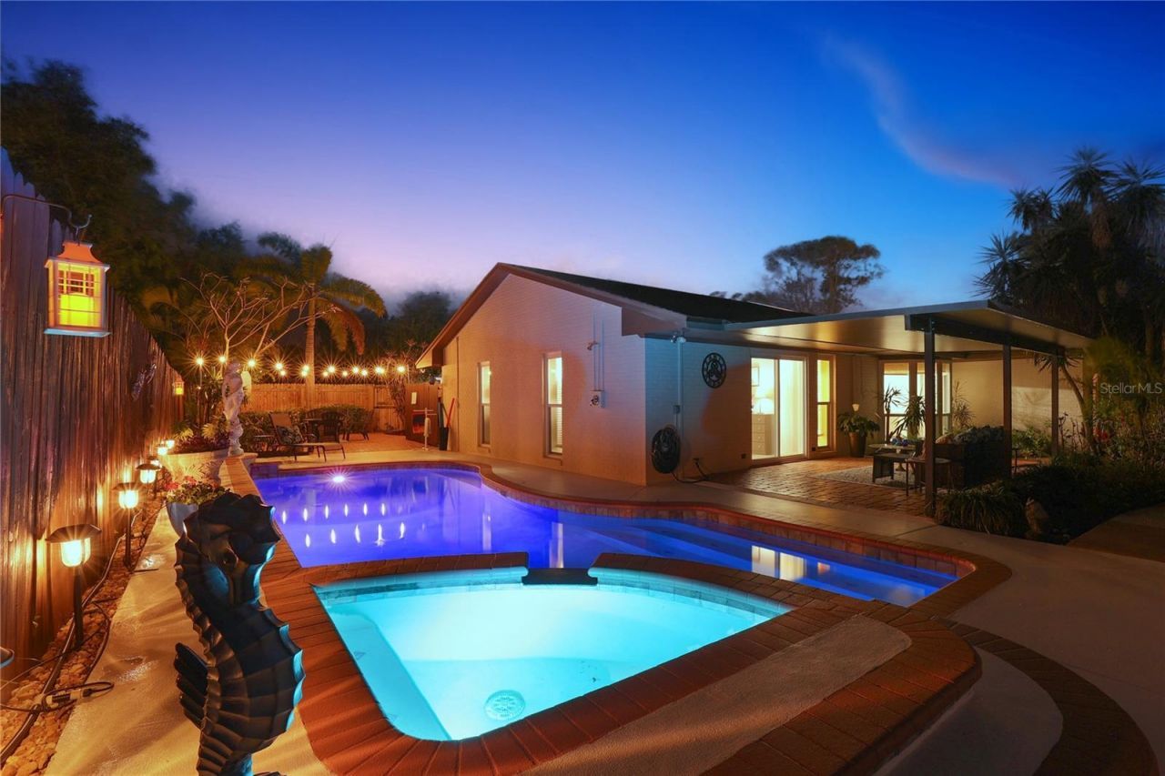 8233 Forest Circle, Seminole, FL 33776 Photo