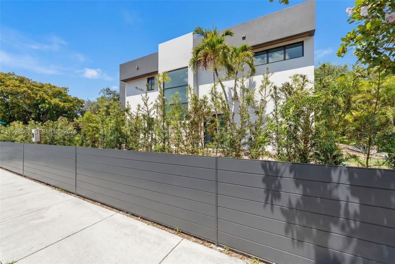 9833 N Miami Ave, Miami Shores, FL 33150 Photo