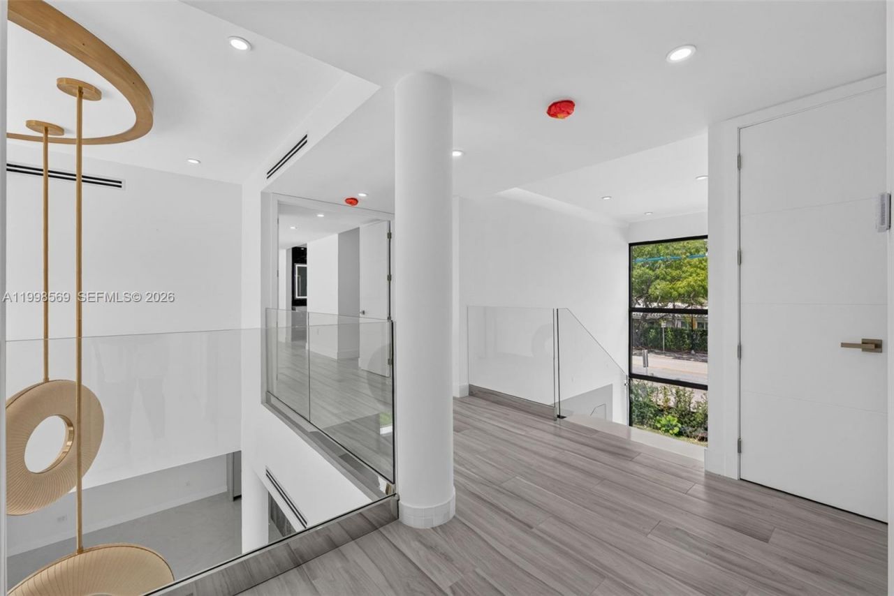 9833 N Miami Ave, Miami Shores, FL 33150 Photo