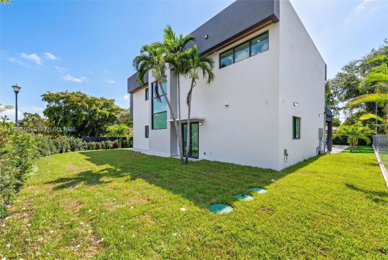 9833 N Miami Ave, Miami Shores, FL 33150 Photo