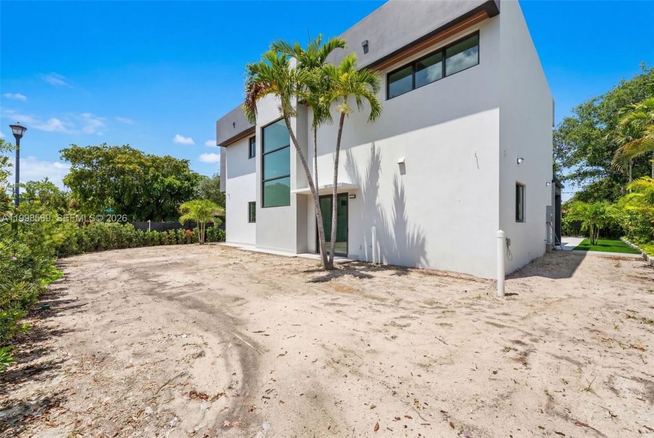 9833 N Miami Ave, Miami Shores, FL 33150 Photo