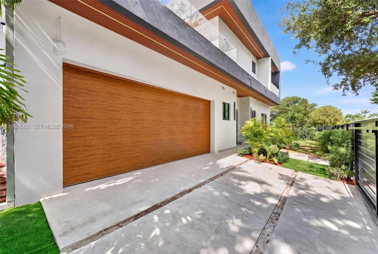 9833 N Miami Ave, Miami Shores, FL 33150 Photo