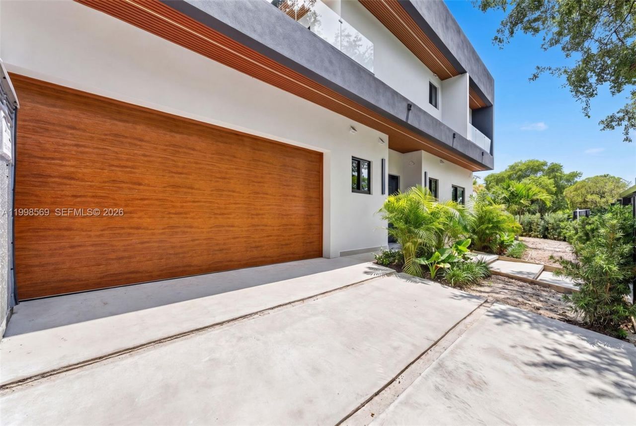 9833 N Miami Ave, Miami Shores, FL 33150 Photo