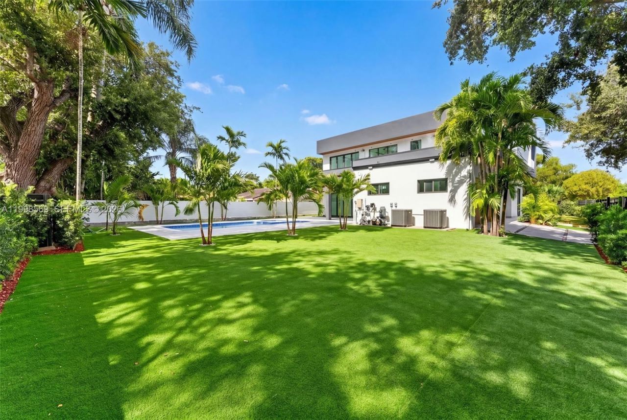 9833 N Miami Ave, Miami Shores, FL 33150 Photo