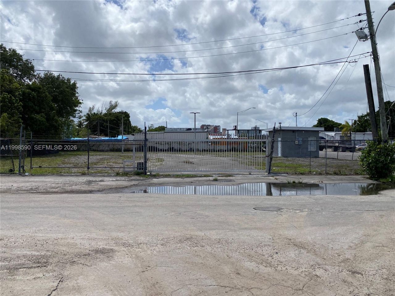 300 NW 79th St, Miami, FL 33150 Photo