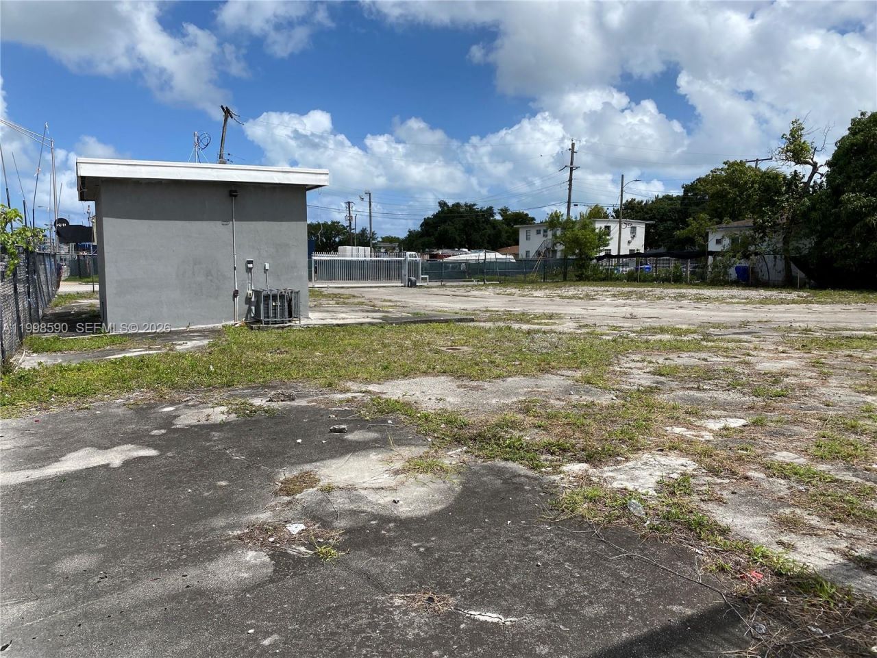 300 NW 79th St, Miami, FL 33150 Photo