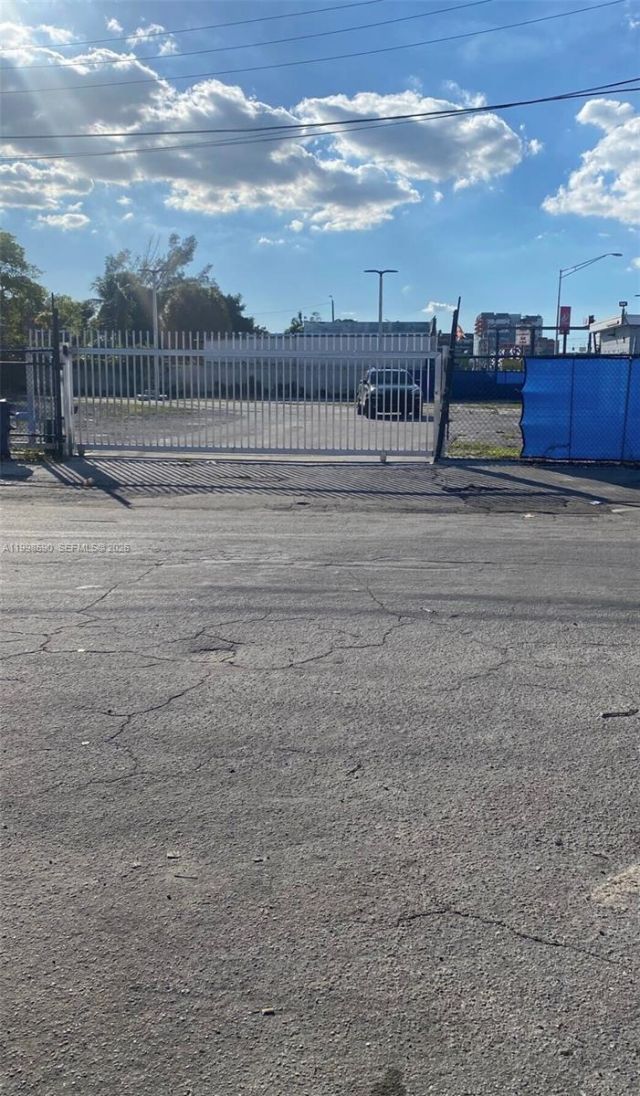 300 NW 79th St, Miami, FL 33150 Photo