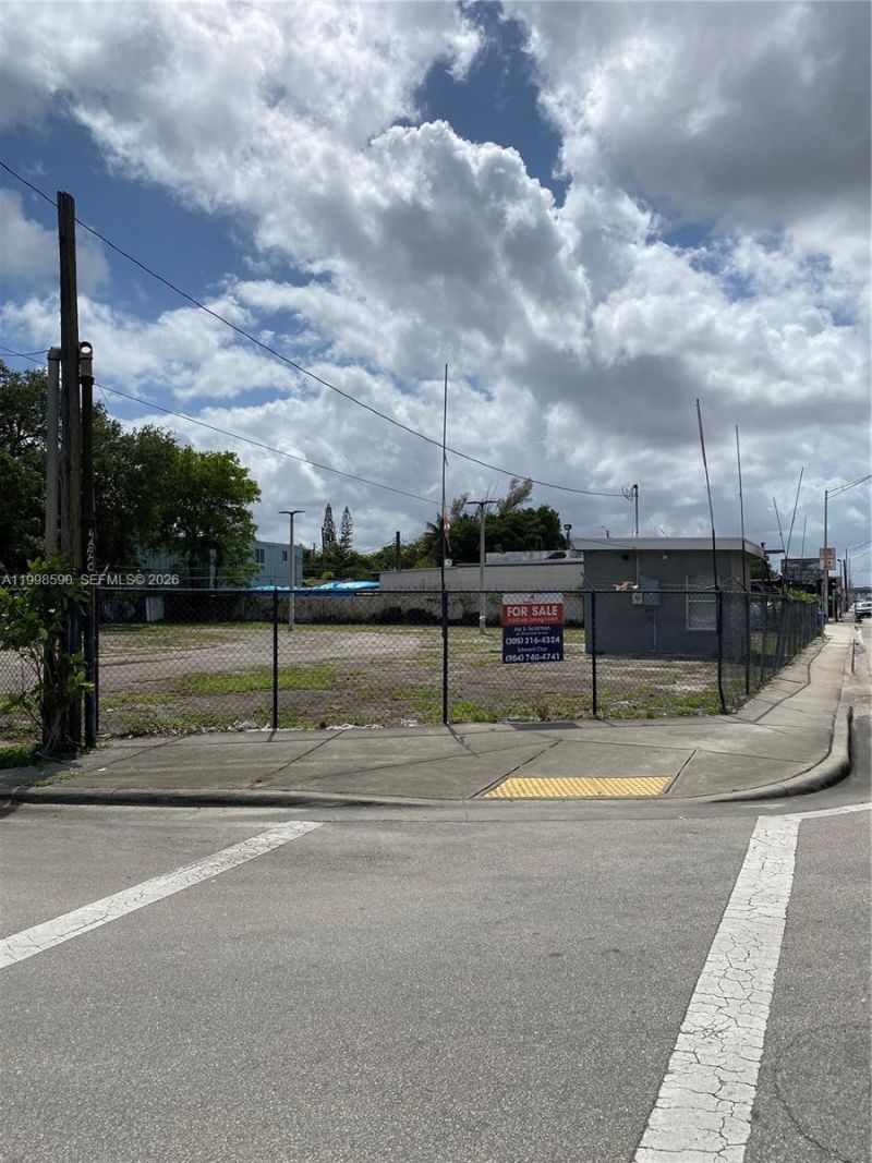 300 NW 79th St, Miami, FL 33150 Photo