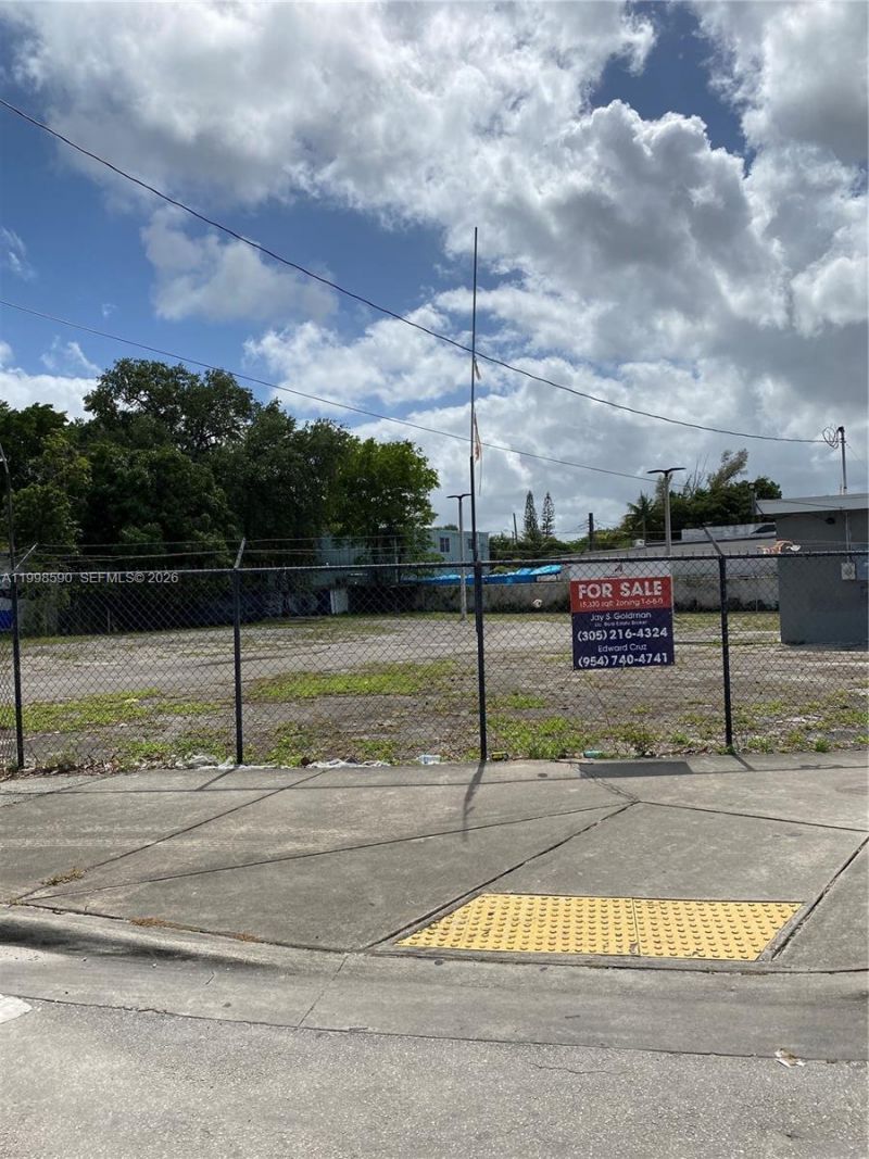 300 NW 79th St, Miami, FL 33150 Photo