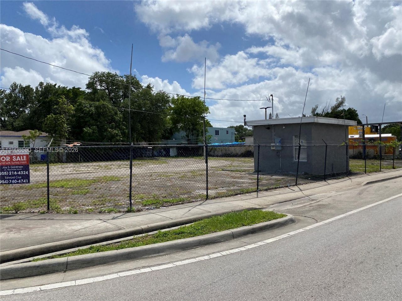 300 NW 79th St, Miami, FL 33150 Photo