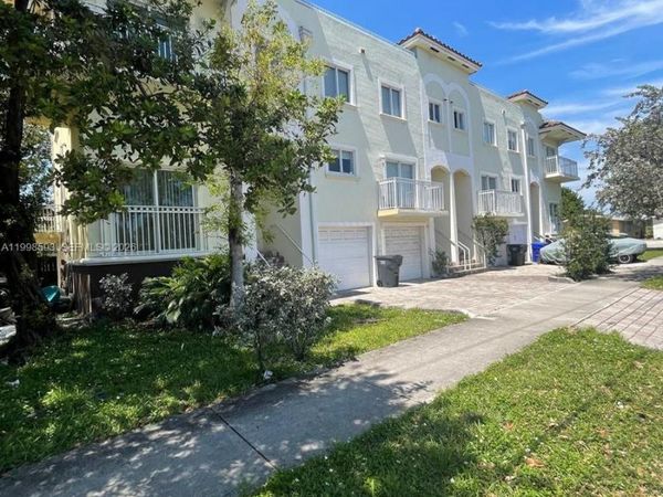 826 N 17th Ave, Hollywood, FL 33020
