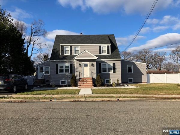 373 Floral Lane, SADDLE BROOK, NJ 07663