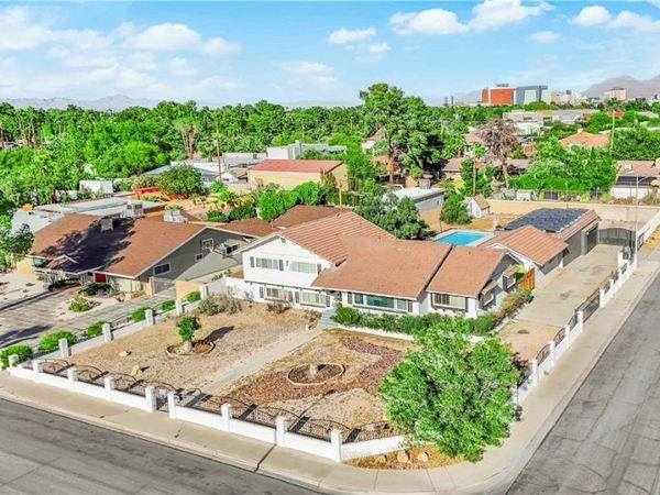 845 Kenny Way, Las Vegas, NV 89107