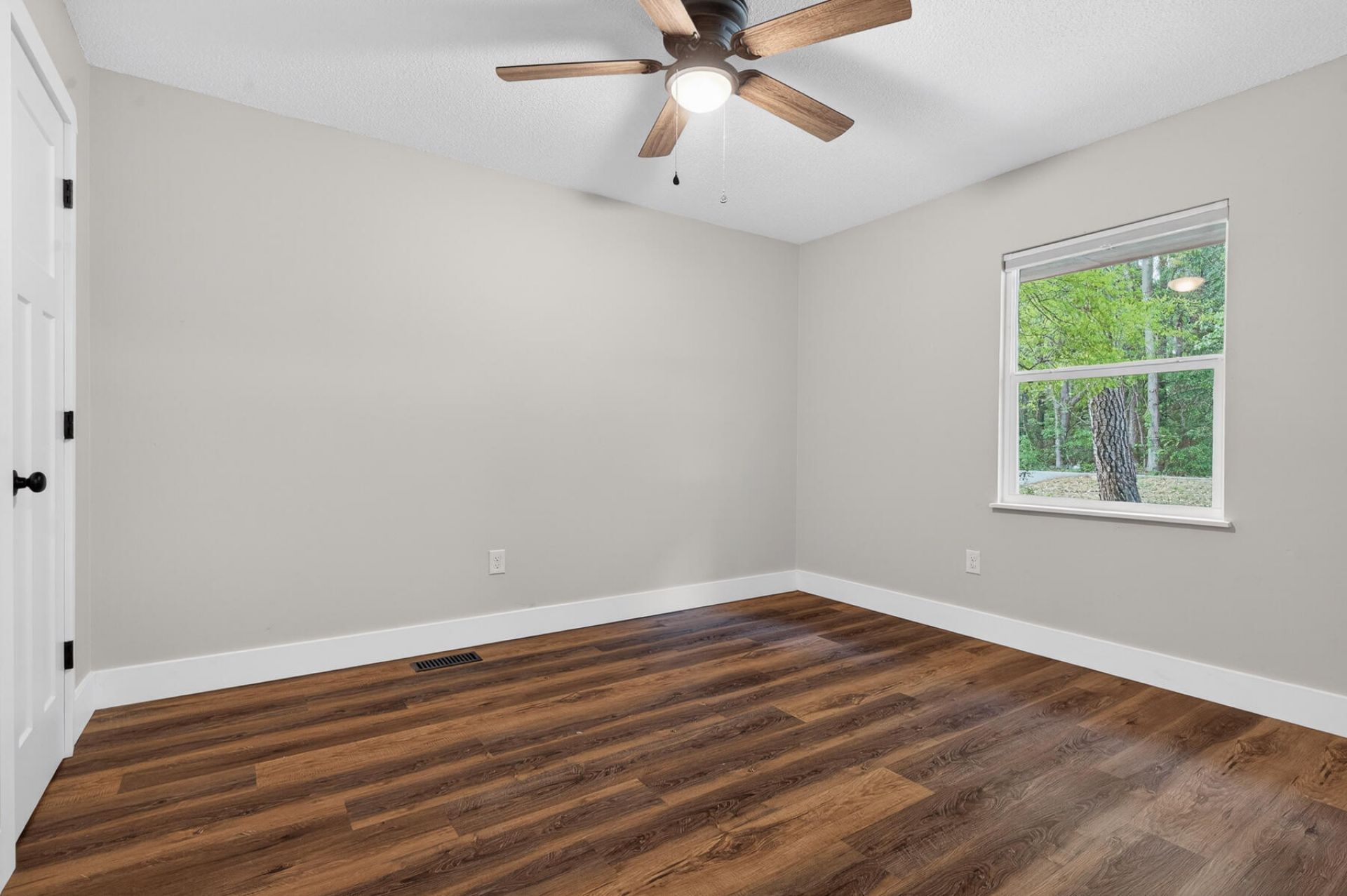 217 Tupperway Drive Photo 20