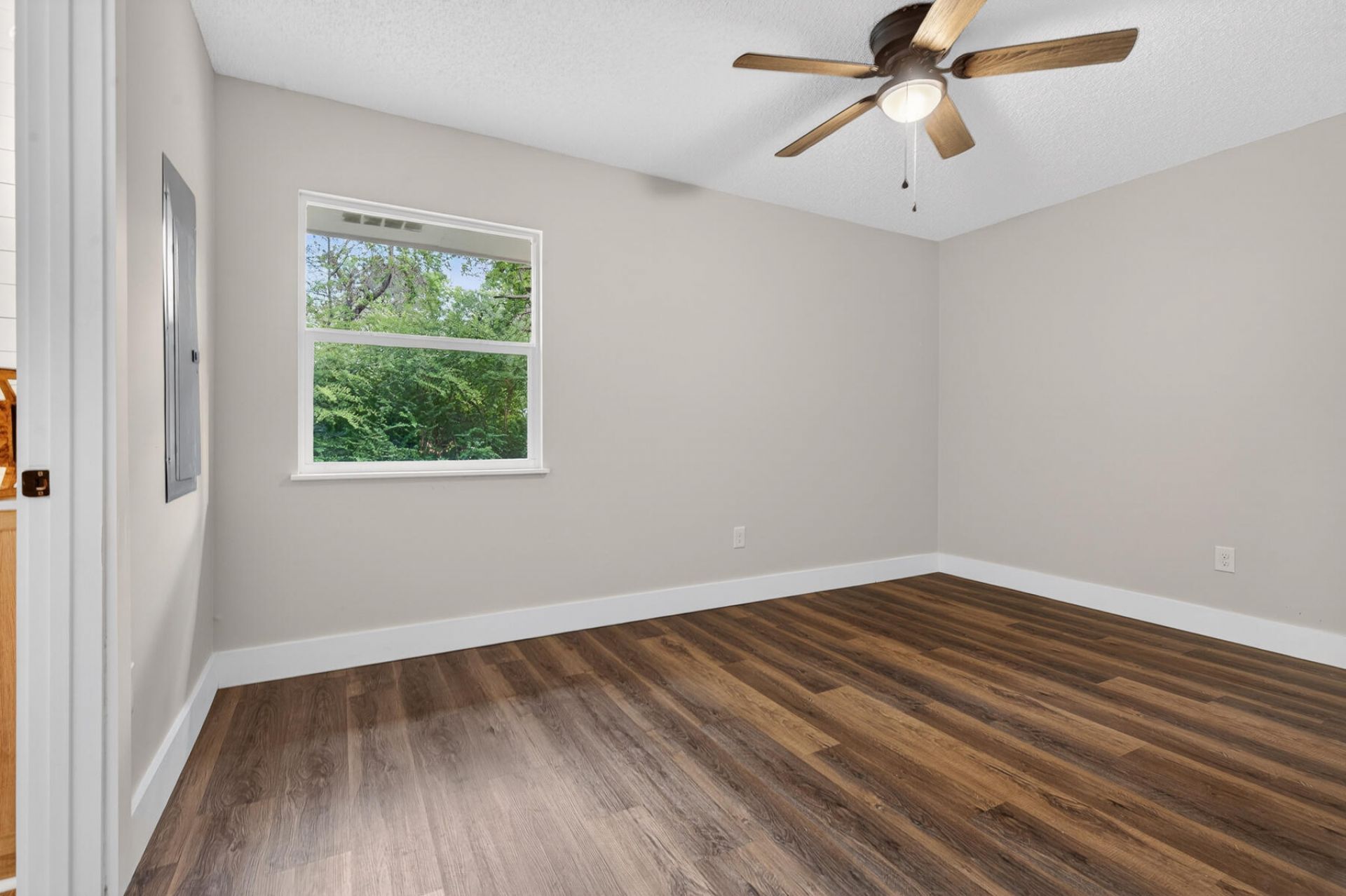 217 Tupperway Drive Photo 24