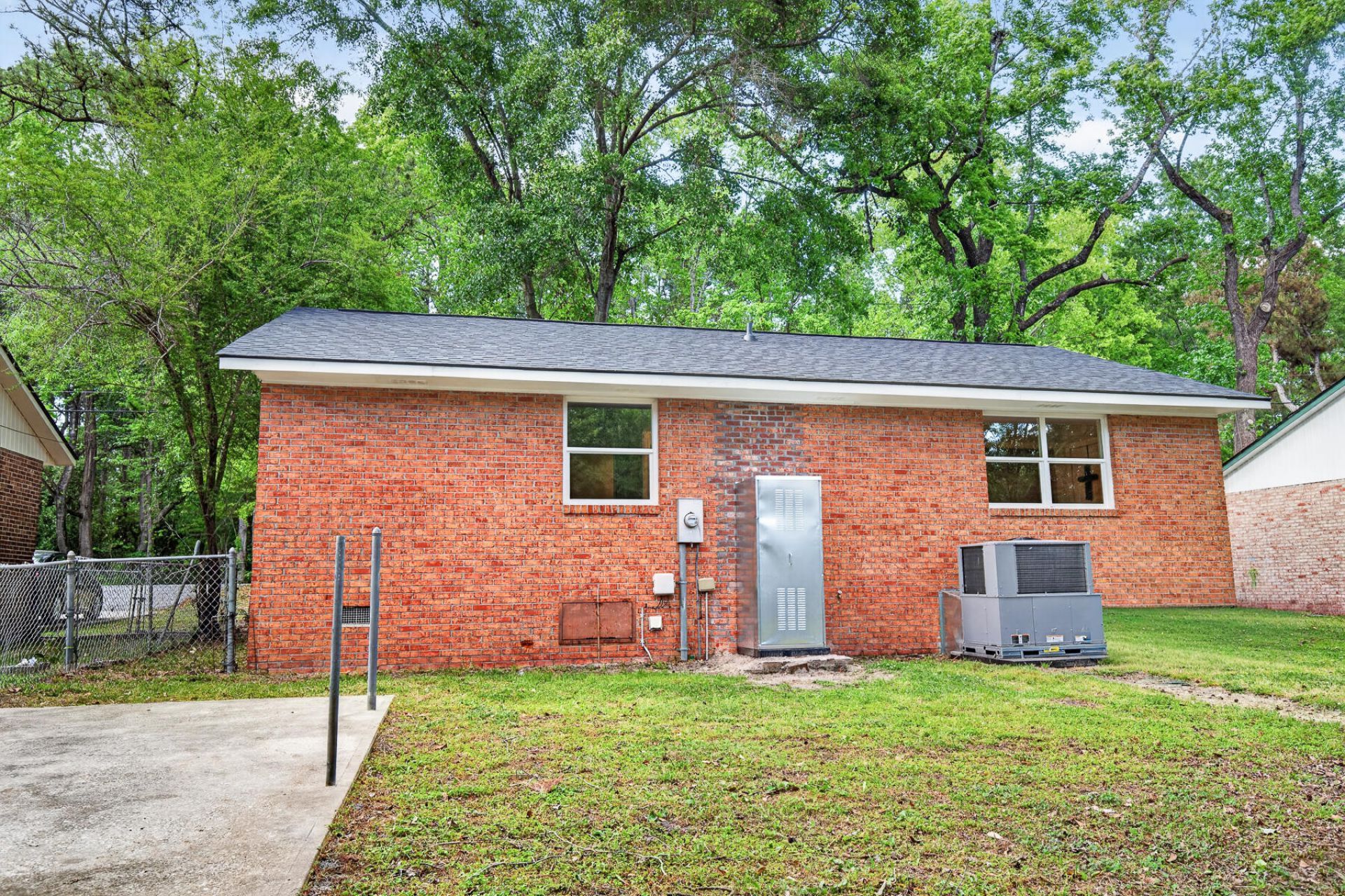 217 Tupperway Drive Photo 29