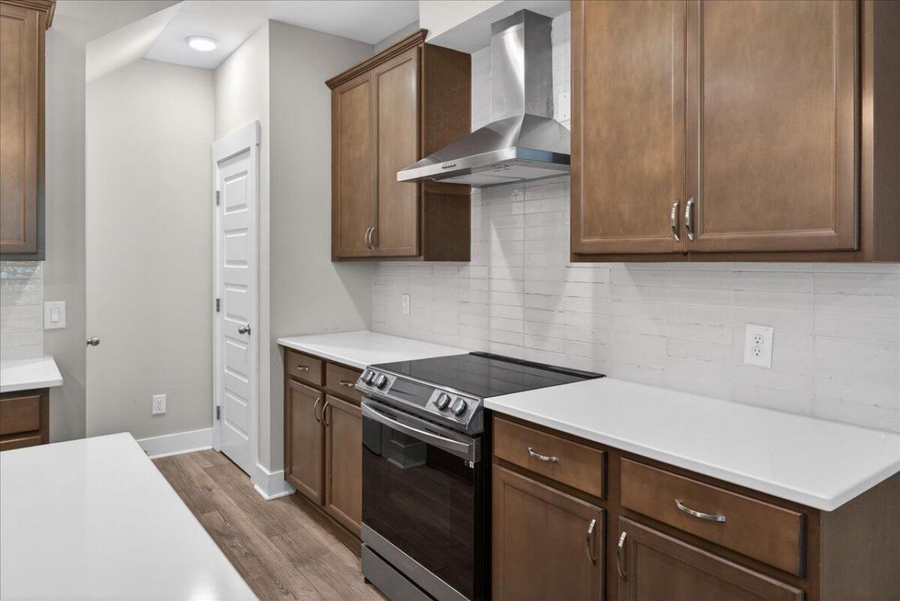 7795 Park Gate Drive Photo 10