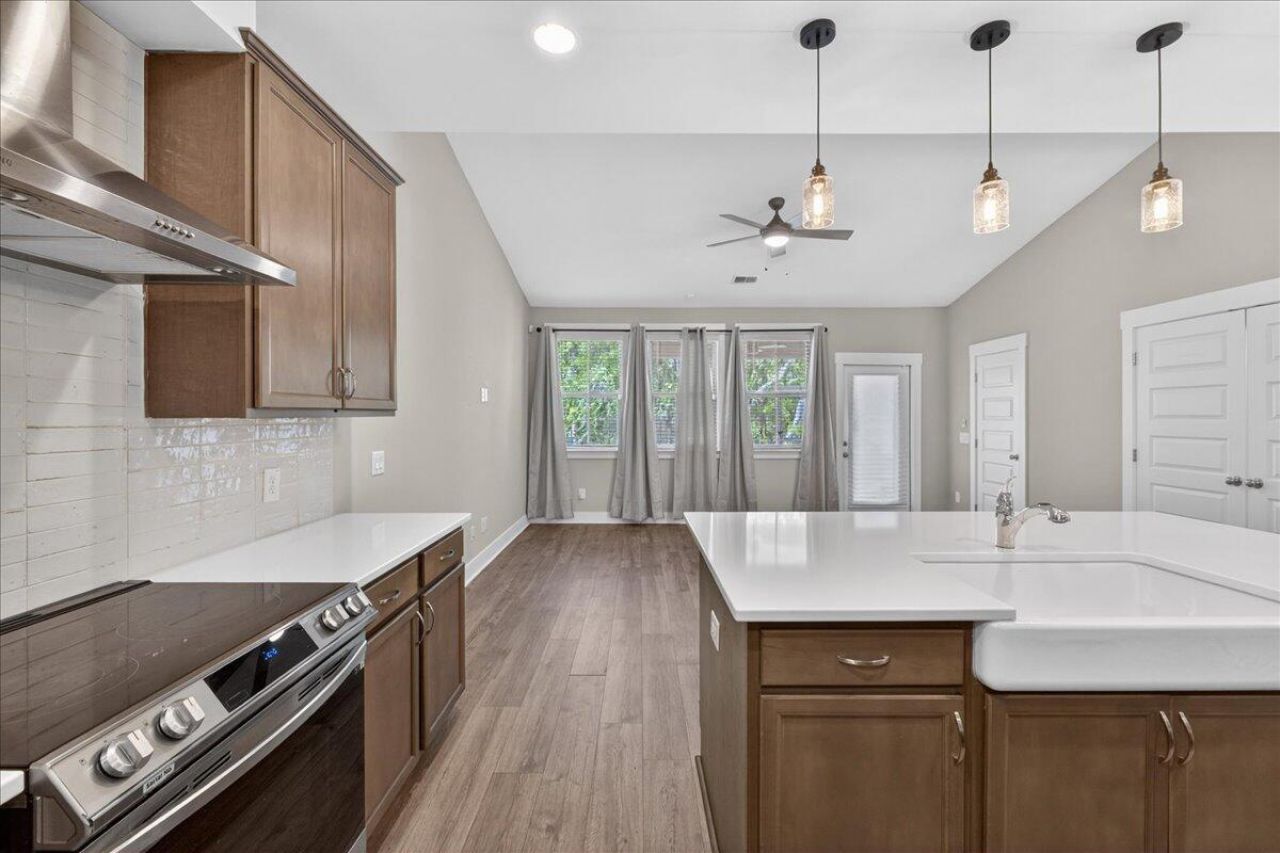 7795 Park Gate Drive Photo 11