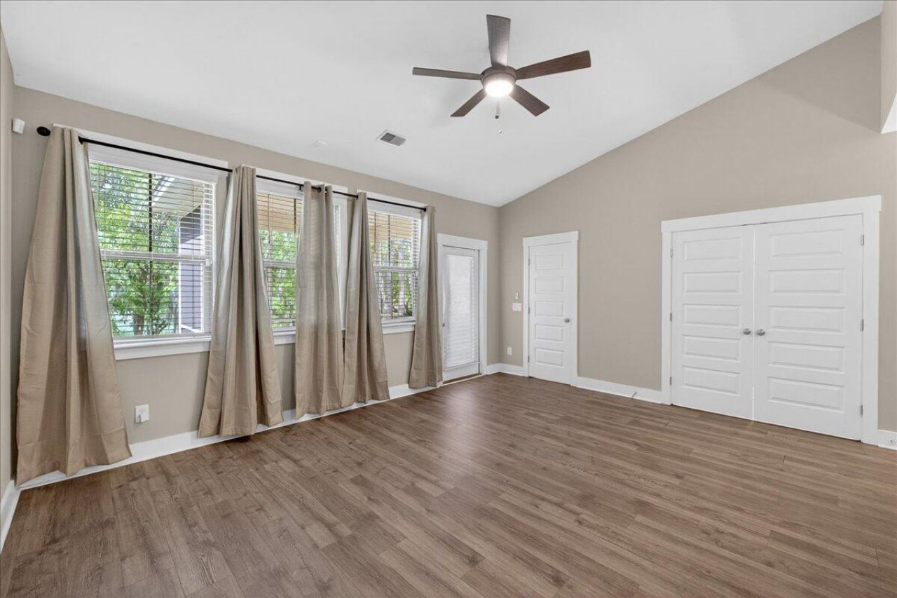 7795 Park Gate Drive Photo 13