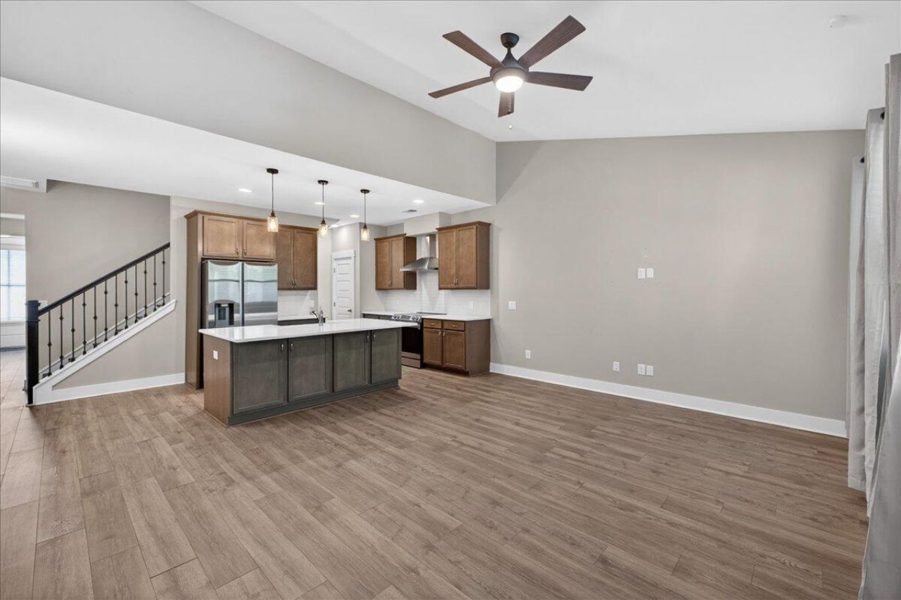 7795 Park Gate Drive Photo 14