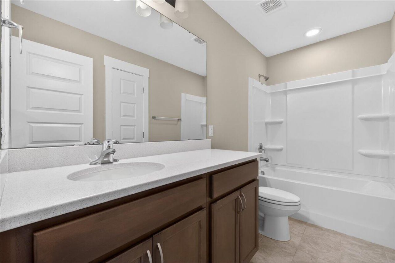 7795 Park Gate Drive Photo 18