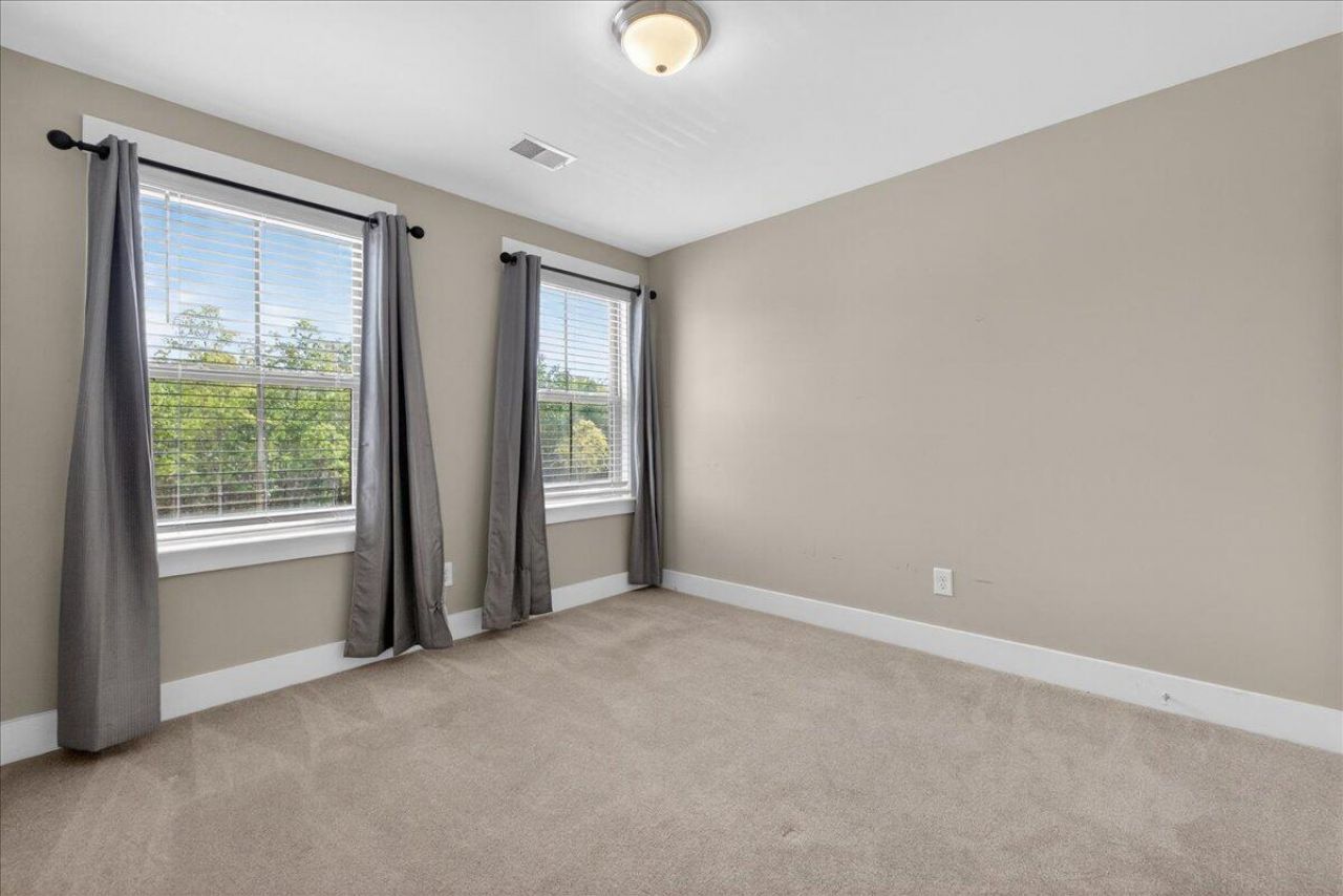 7795 Park Gate Drive Photo 19