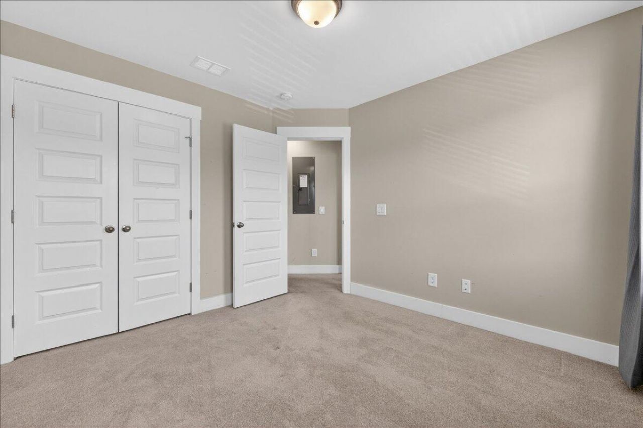 7795 Park Gate Drive Photo 20