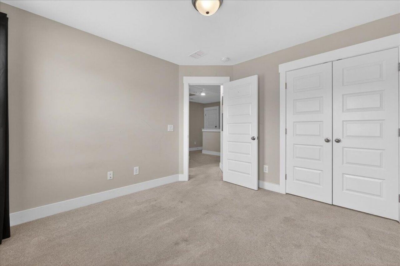 7795 Park Gate Drive Photo 22