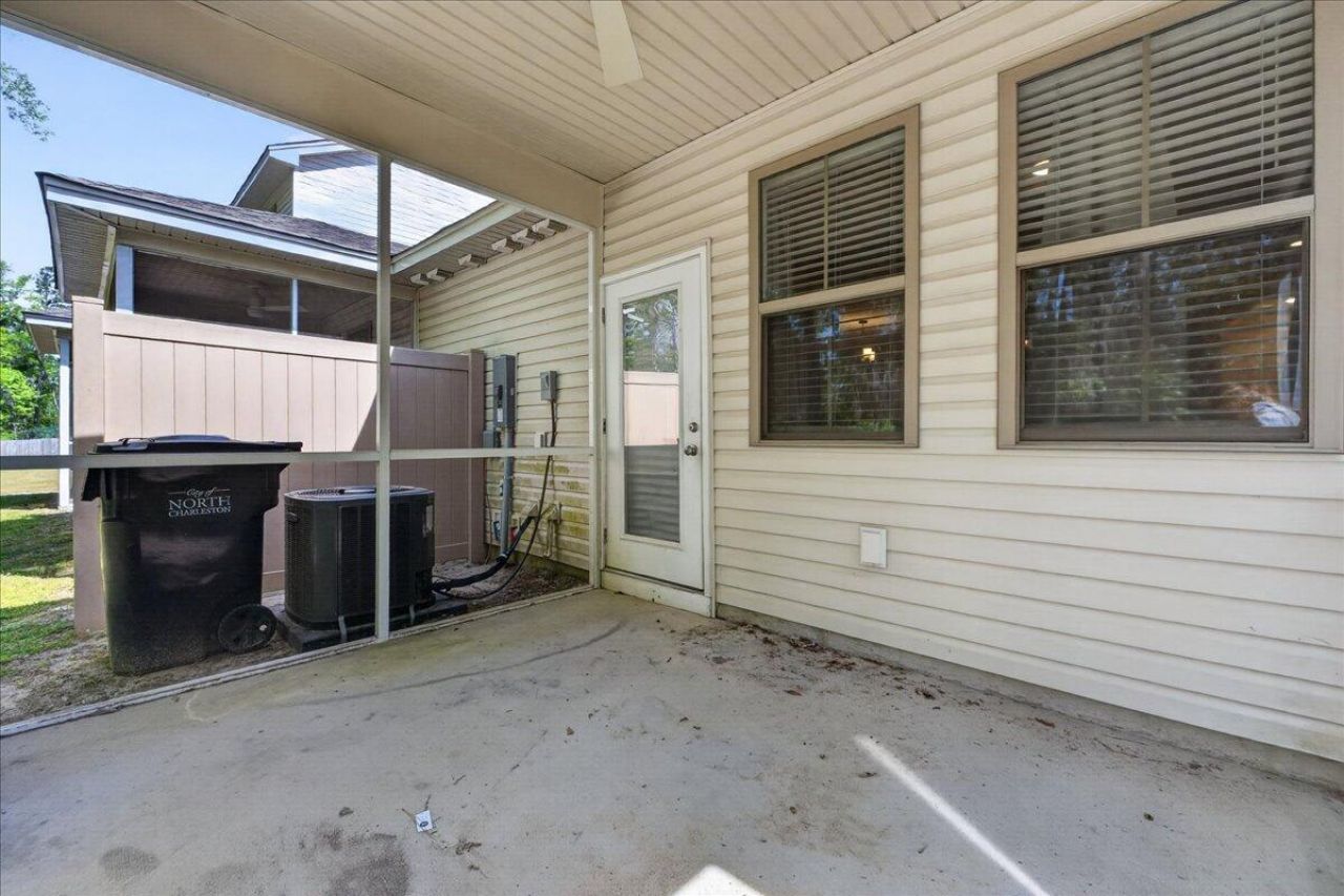 7795 Park Gate Drive Photo 24