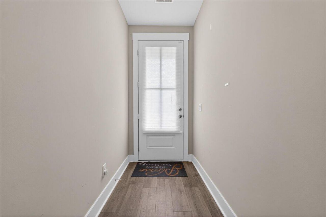 7795 Park Gate Drive Photo 4