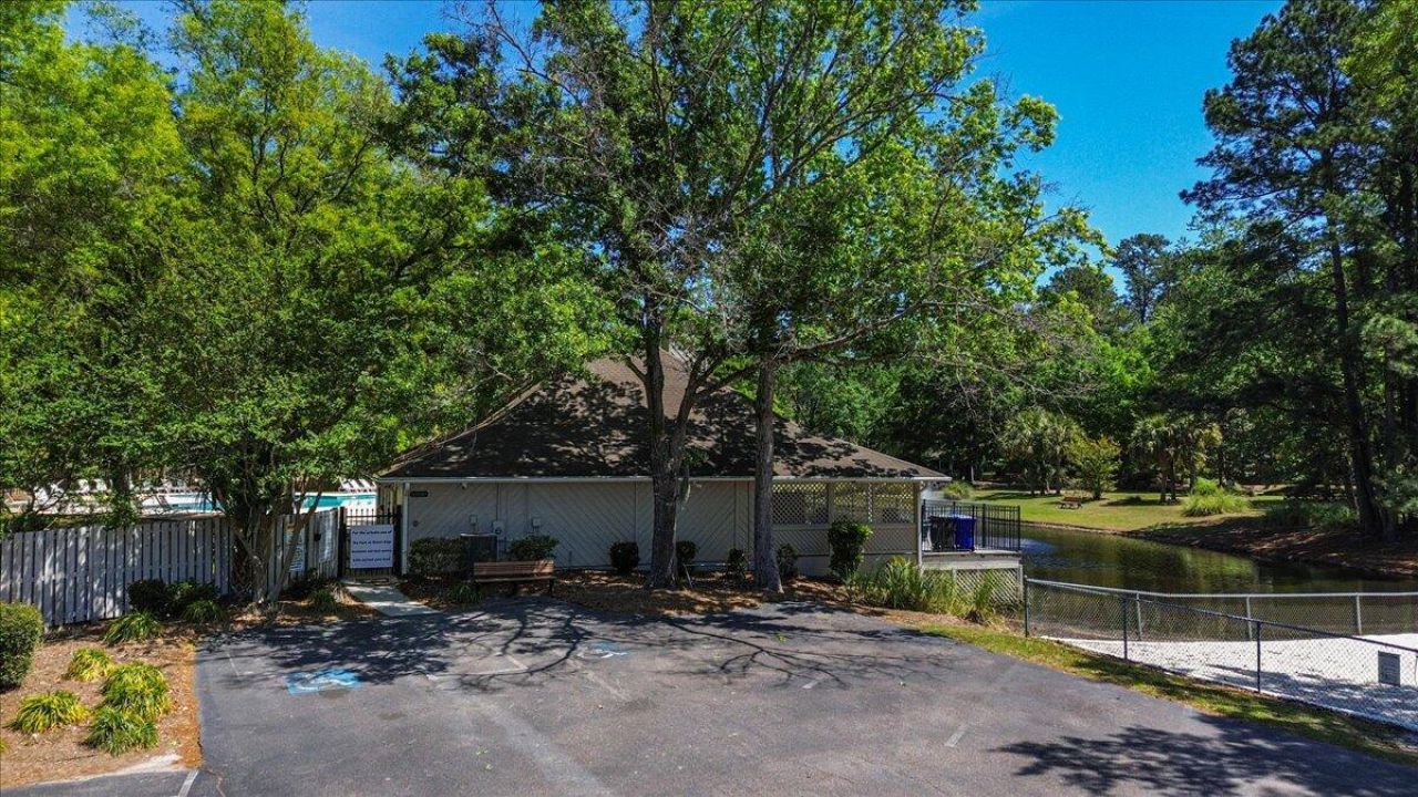 7795 Park Gate Drive Photo 43