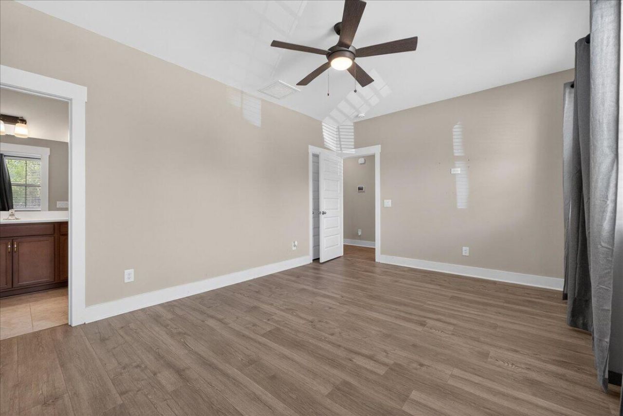 7795 Park Gate Drive Photo 6