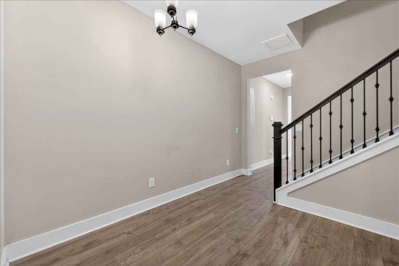 7795 Park Gate Drive Photo 7