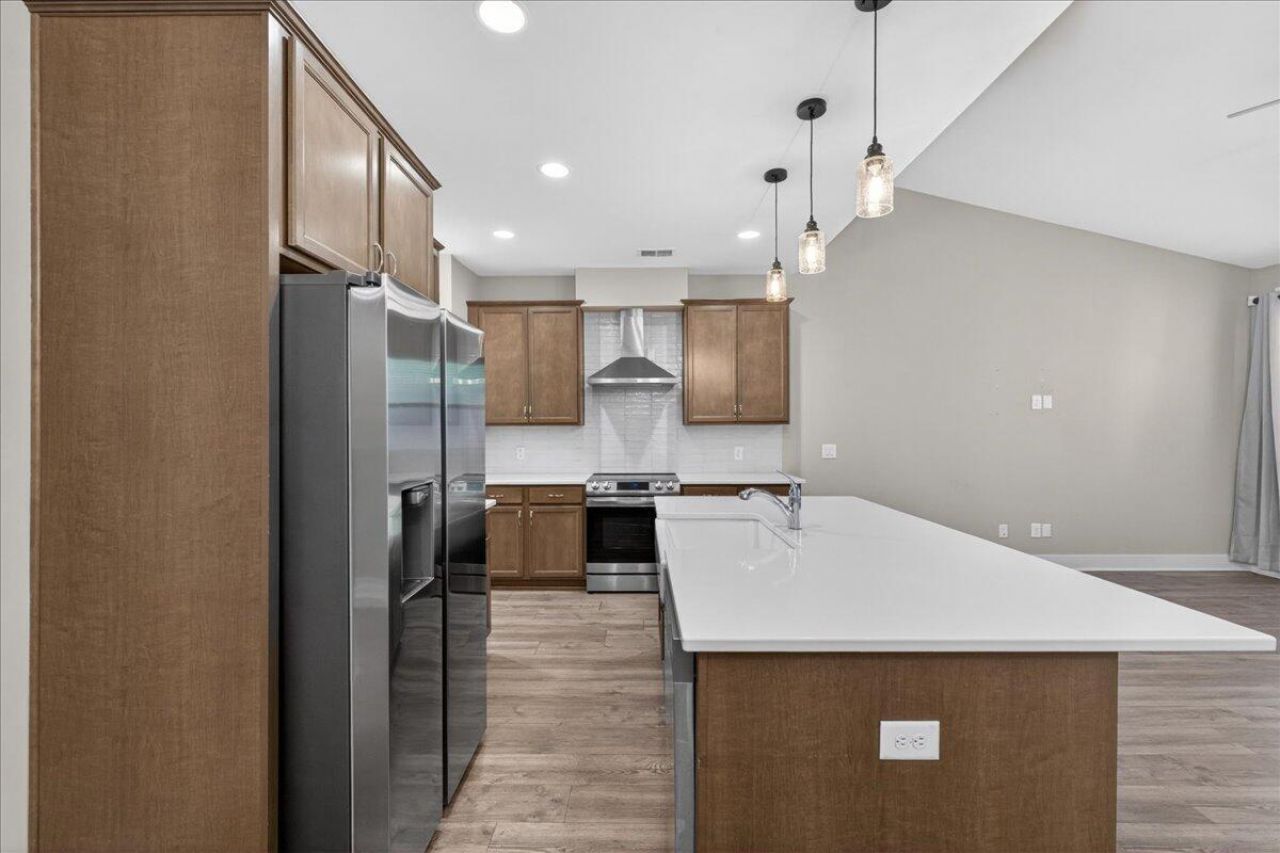 7795 Park Gate Drive Photo 8