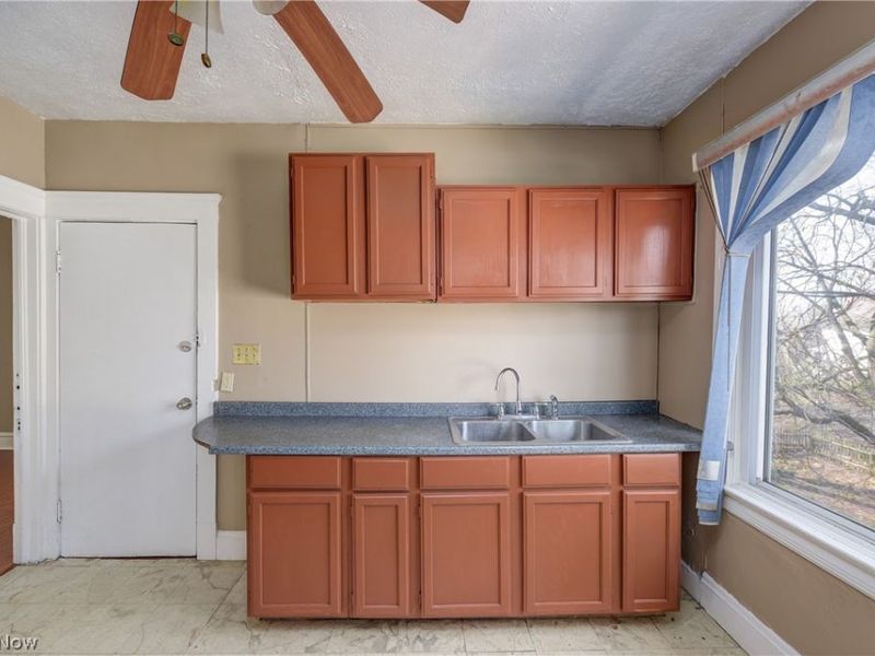 8206 Crumb Avenue, Cleveland, OH 44103 Photo 20