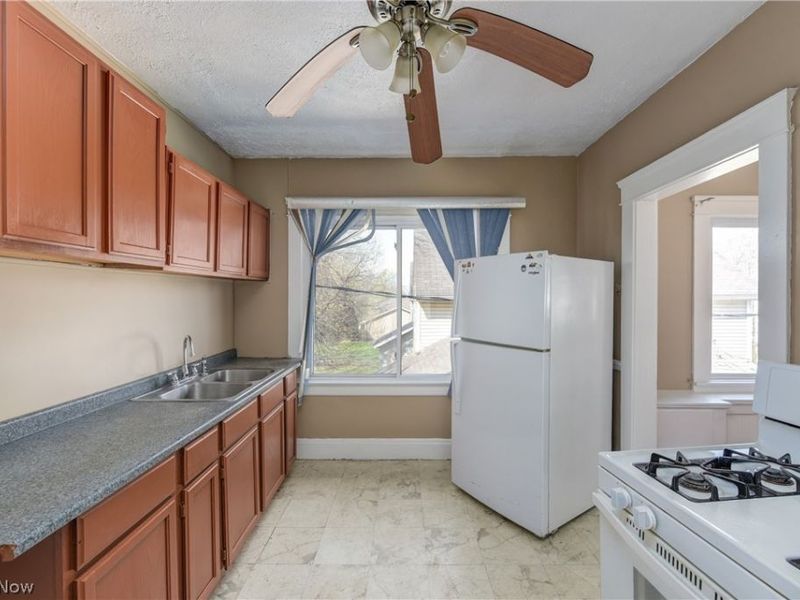 8206 Crumb Avenue, Cleveland, OH 44103 Photo 22