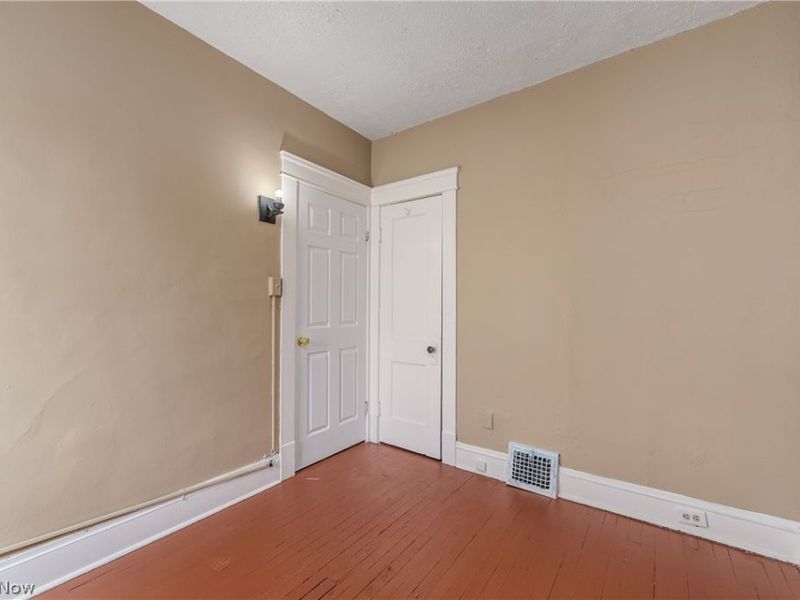 8206 Crumb Avenue, Cleveland, OH 44103 Photo 24