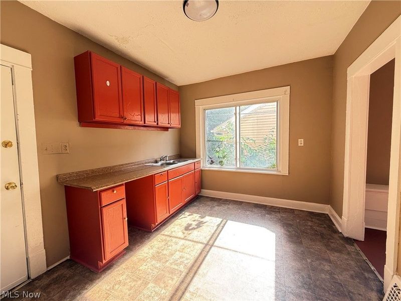 8206 Crumb Avenue, Cleveland, OH 44103 Photo 37