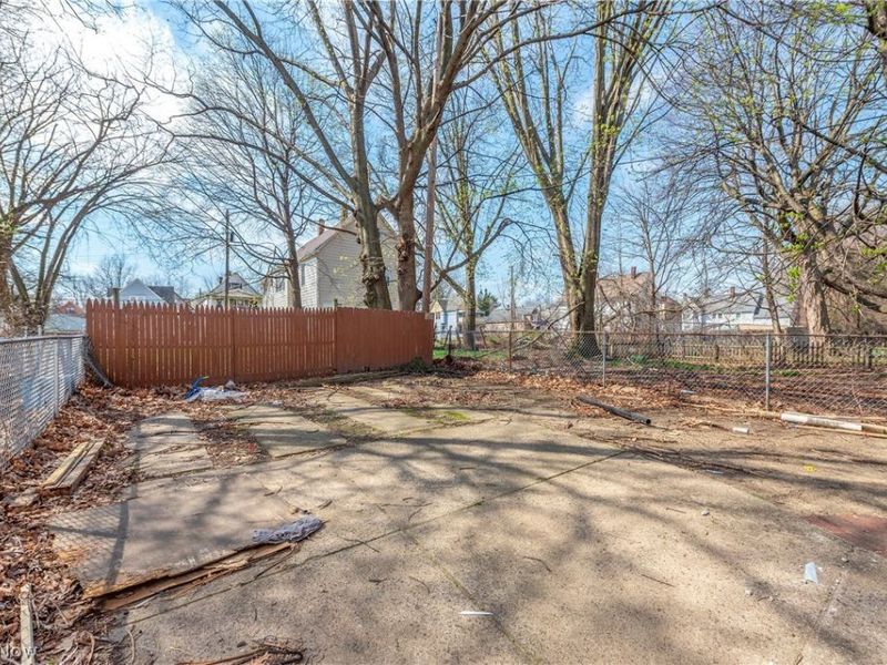 8206 Crumb Avenue, Cleveland, OH 44103 Photo 5