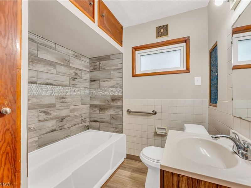 25121 Price Road, Bedford Heights, OH 44146 Photo 20