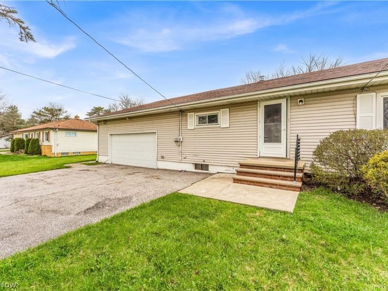 25121 Price Road, Bedford Heights, OH 44146 Photo 3