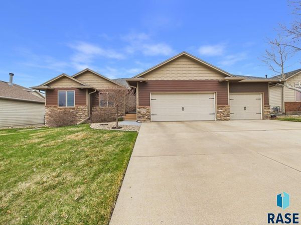 7520 W Stoney Creek St, Sioux Falls, SD 57106