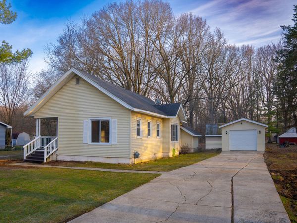 1407 Kenwood Avenue, Belding, MI 48809