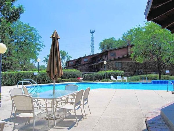 8510 W Waterford Ave, Unit 5, Greenfield, WI 53228