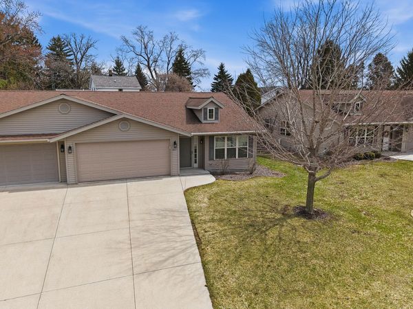 437 Kennedy Ct, Howards Grove, WI 53083