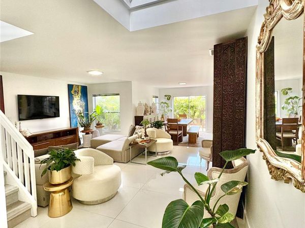 4832 Grapevine Way, Davie, FL 33331